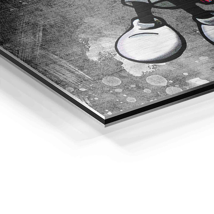 Detailaufnahme eines modernen Wandbilds mit schwarz-weißem Comic-Motiv auf Aluminiumplatte