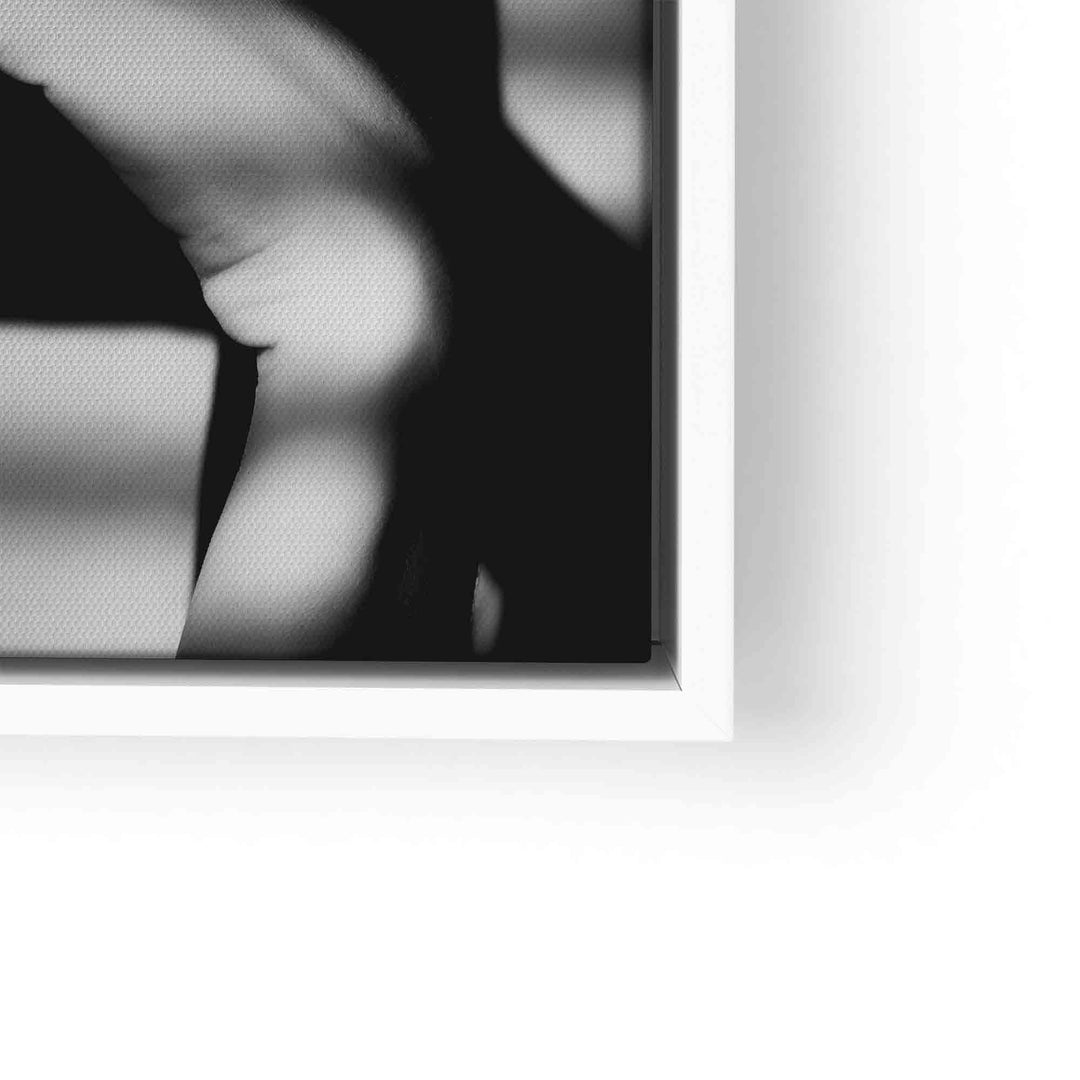 Schwarz-weißes XXL-Portrait als Wandbild, Nahaufnahme, moderner weißer Rahmen
