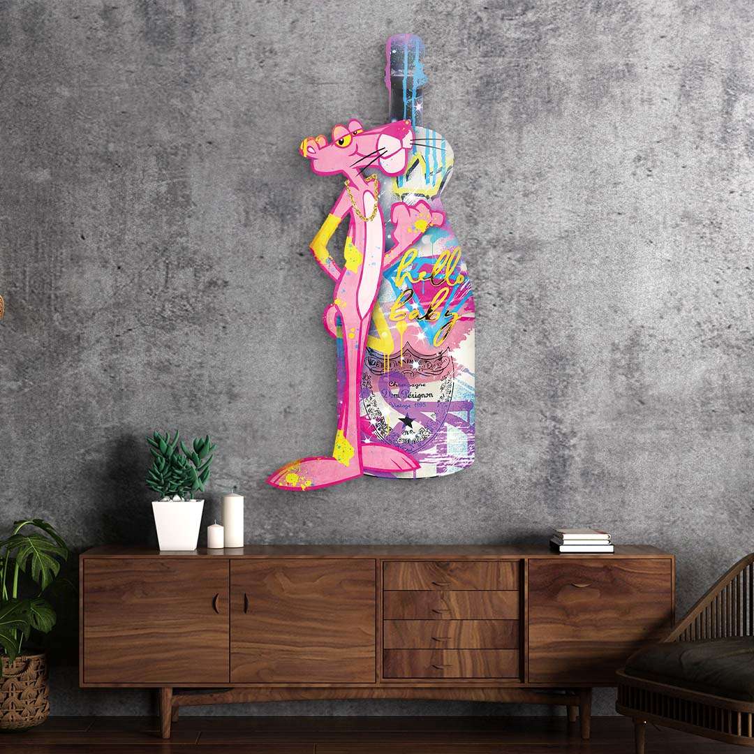 Modernes Wandbild mit pinkem Panther, bunter Graffiti-Flasche und urbanem Wohnzimmer-Design.