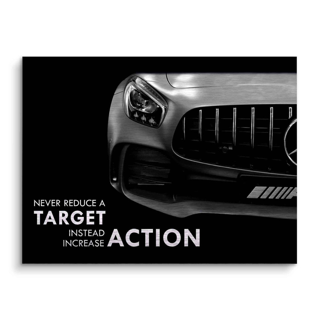 Motivationsbild mit Frontansicht eines sportlichen Autos und englischem Motivationsspruch auf schwarzem Hintergrund.