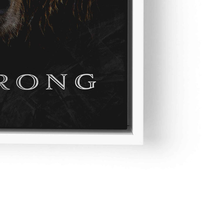Motivationsbild Braunbär mit Schriftzug STRONG auf dunklem Hintergrund, Wandbild modern