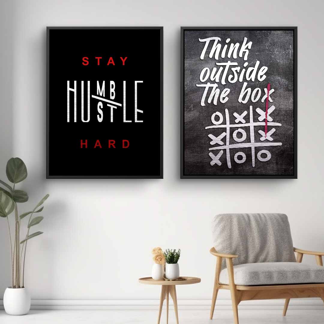 Motivationsbilder-Set mit Sprüchen ‚Stay Humble Hustle Hard‘ und ‚Think Outside the Box‘ im modernen Büroambiente.
