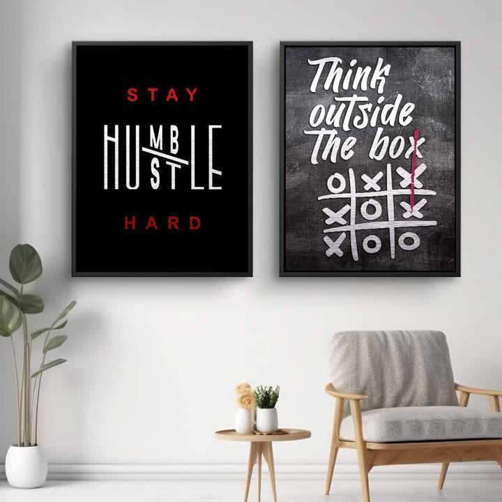 Motivationsbilder-Set mit Sprüchen ‚Stay Humble Hustle Hard‘ und ‚Think Outside the Box‘ im modernen Büroambiente.