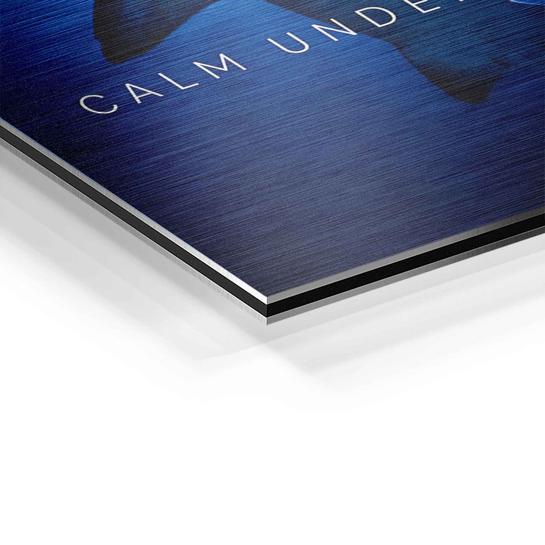 Detailaufnahme modernes Wandbild mit Hai-Motiv, Meer, Motivationsspruch und gebürstete Oberfläche