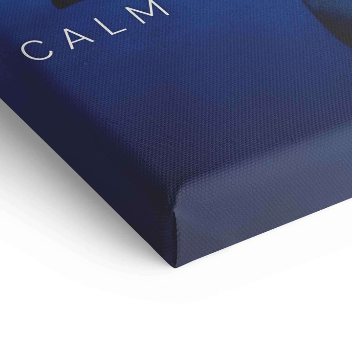 Leinwandbild Detailansicht mit blauem Meeresmotiv und weißem Schriftzug CALM