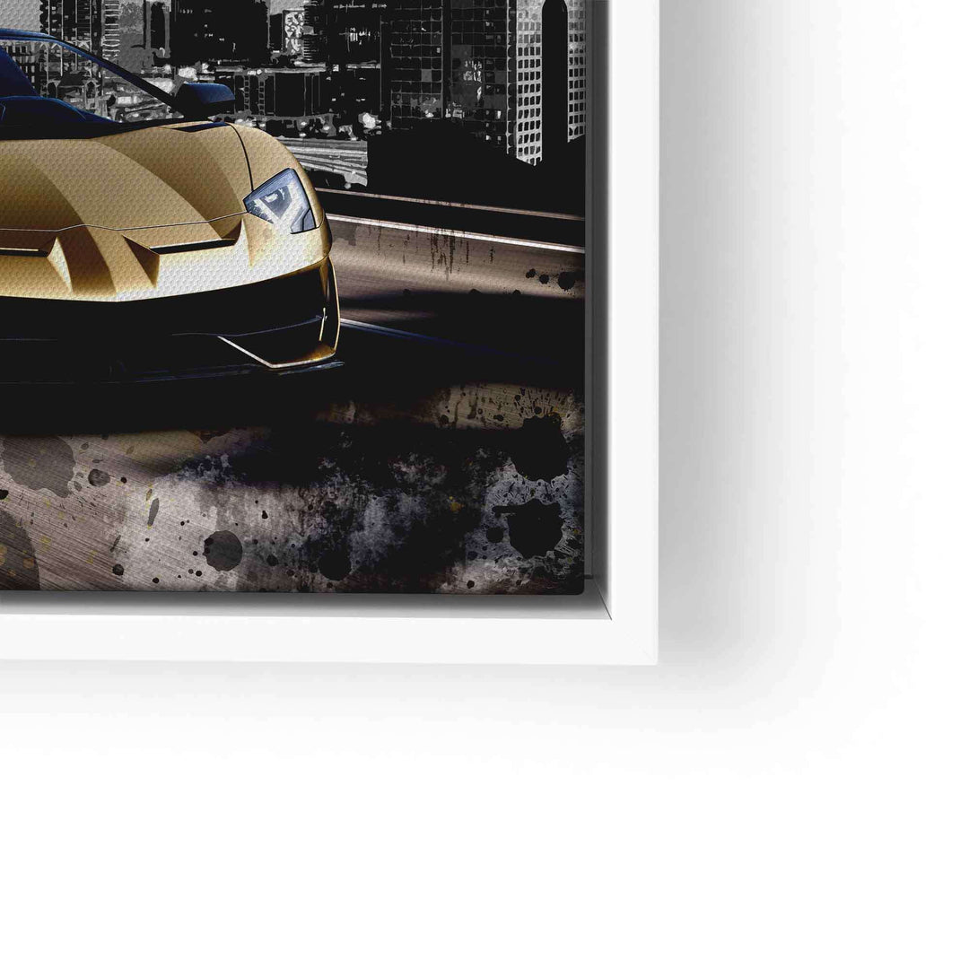 Modernes Wandbild mit goldenem Sportwagen vor Stadt, abstrakter Kunststil