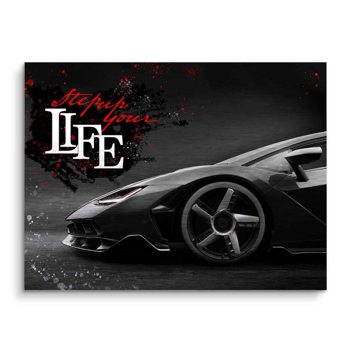 Modernes Wandbild mit Sportwagen, Spruch 'Step up your life', Motivationsbild in Schwarz und Rot.