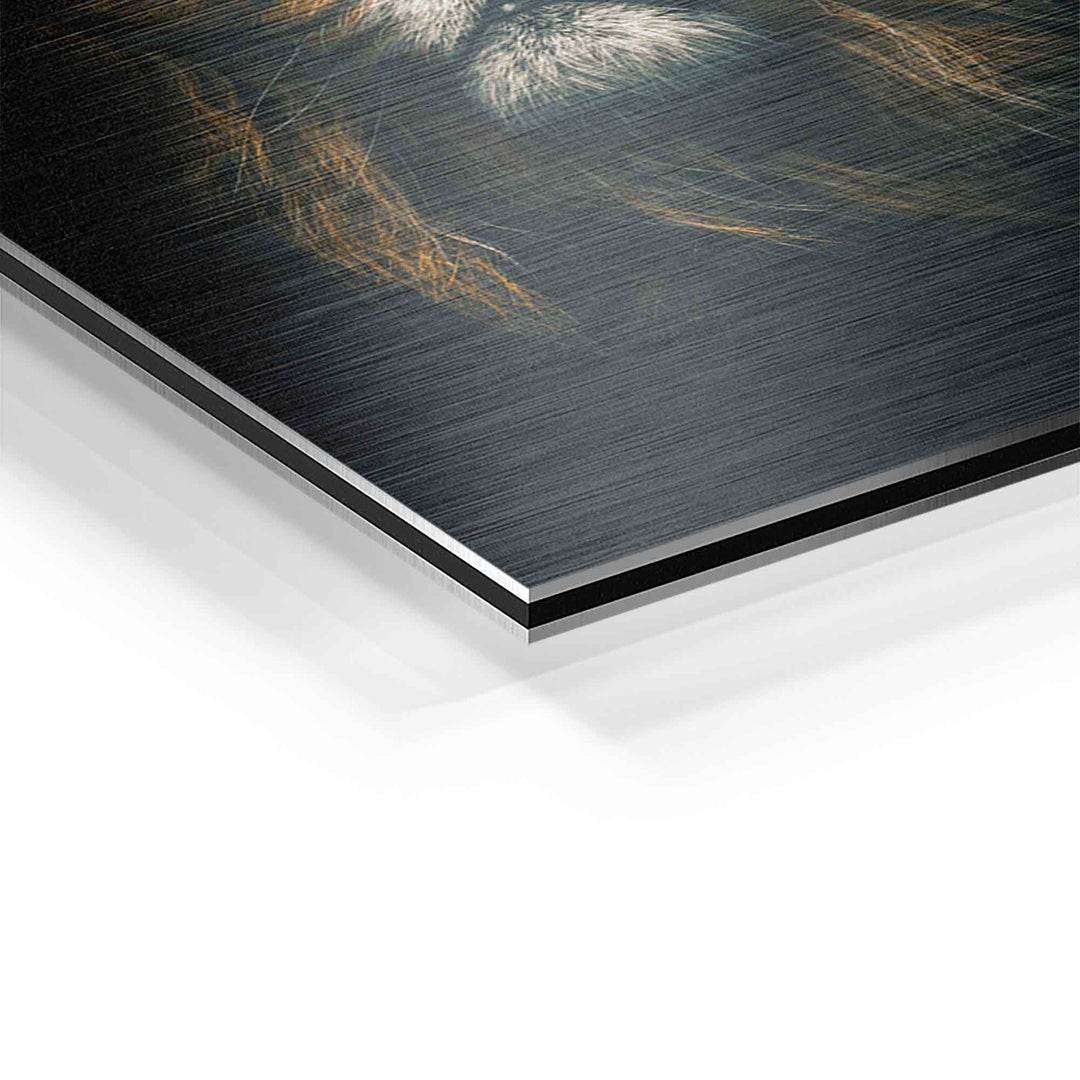 Detailaufnahme eines Löwen-Motivationsbilds auf Aluminium mit gebürsteter Oberfläche