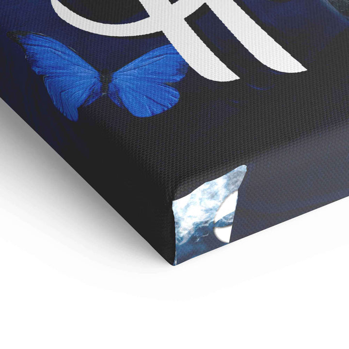 Detail Leinwanddruck, blaue Schmetterling und weiße Schrift auf dunklem Hintergrund