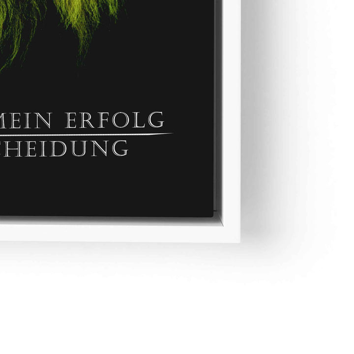 Motivationsbild mit Löwenkopf auf schwarzem Hintergrund und Textausschnitt 'Mein Erfolg...'. 