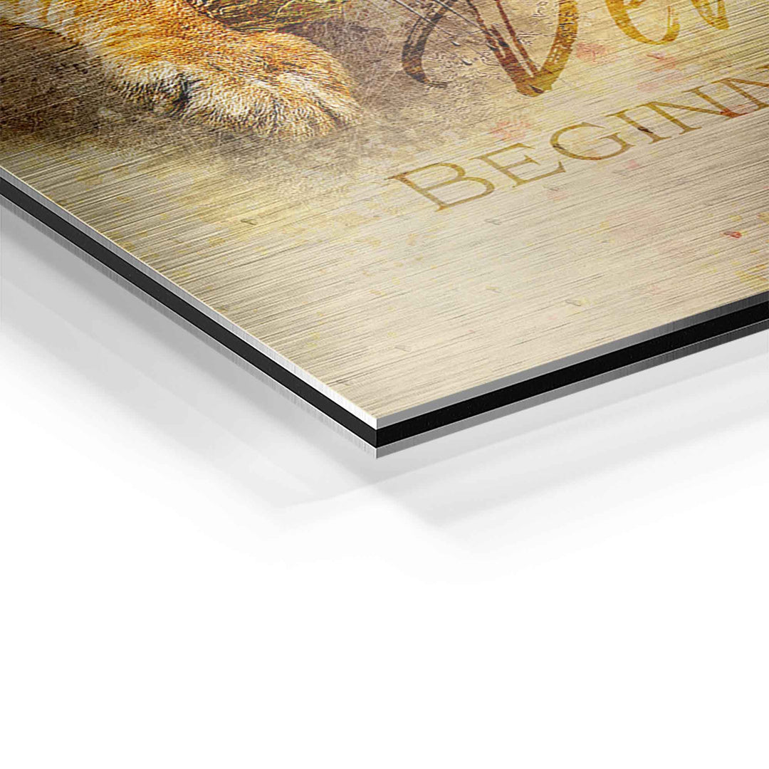 Motivationsbild Detail: Löwin Pfote, Schriftzug, gebürstetes Aluminium, Wandbild modern