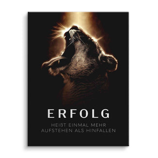 Leinwandbild mit brüllender Löwin und Motivationsspruch Erfolg, modernes Wandbild