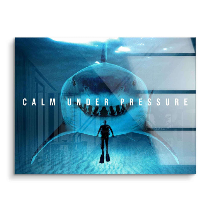Motivationsbild mit Taucher vor großem Hai unter Wasser, Text Calm Under Pressure