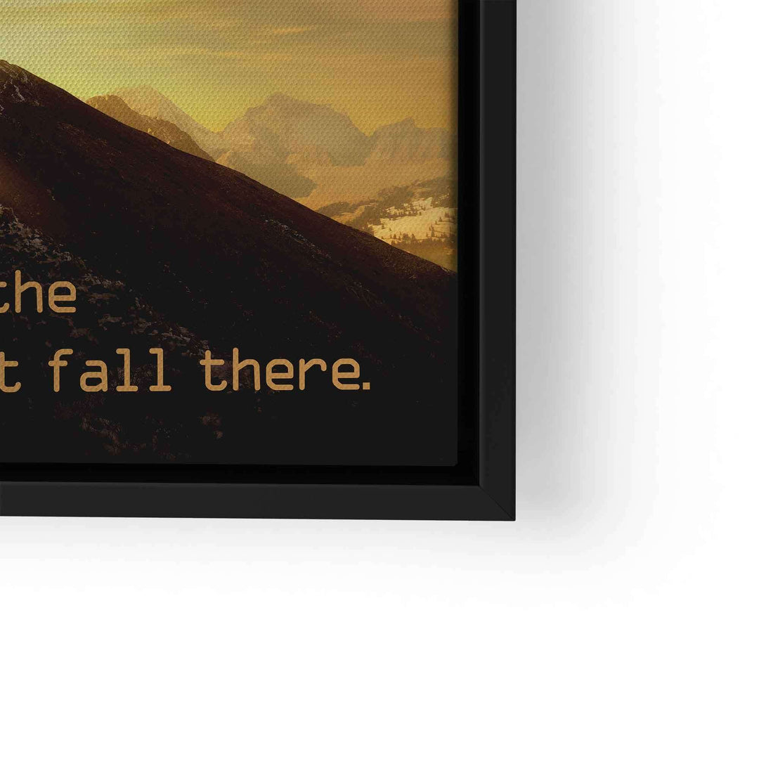 Motivationsbild mit Berglandschaft und englischem Zitat in modernem schwarzen Rahmen
