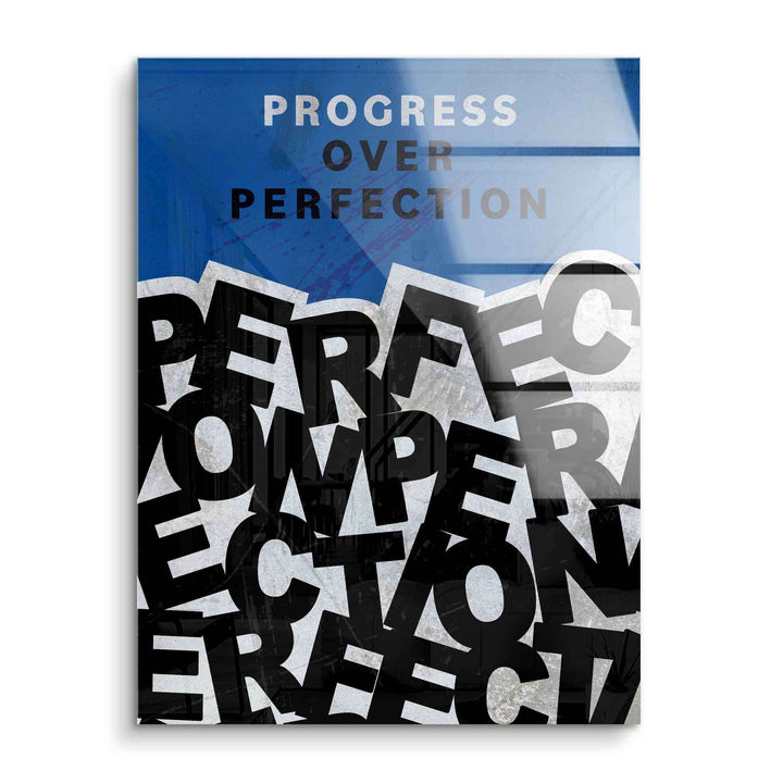 Modernes Acrylglas Wandbild mit Motivationsspruch 'Progress over Perfection', abstrakte Typografie