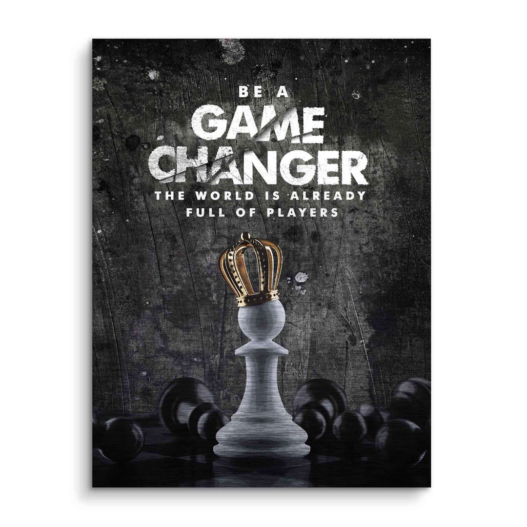 Motivationsbild Schachfigur König mit Krone vor schwarzem Hintergrund, Game Changer Spruch