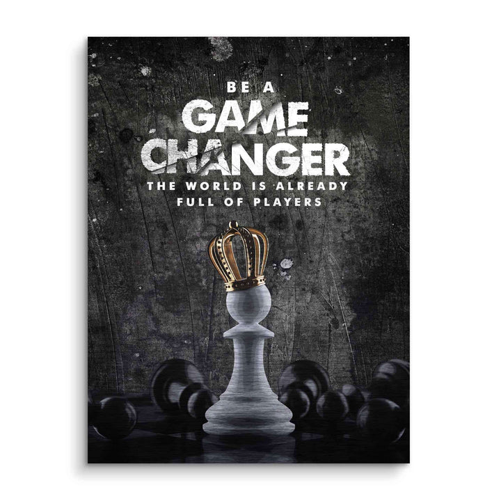 Motivationsbild Schachfigur König mit Krone vor schwarzem Hintergrund, Game Changer Spruch