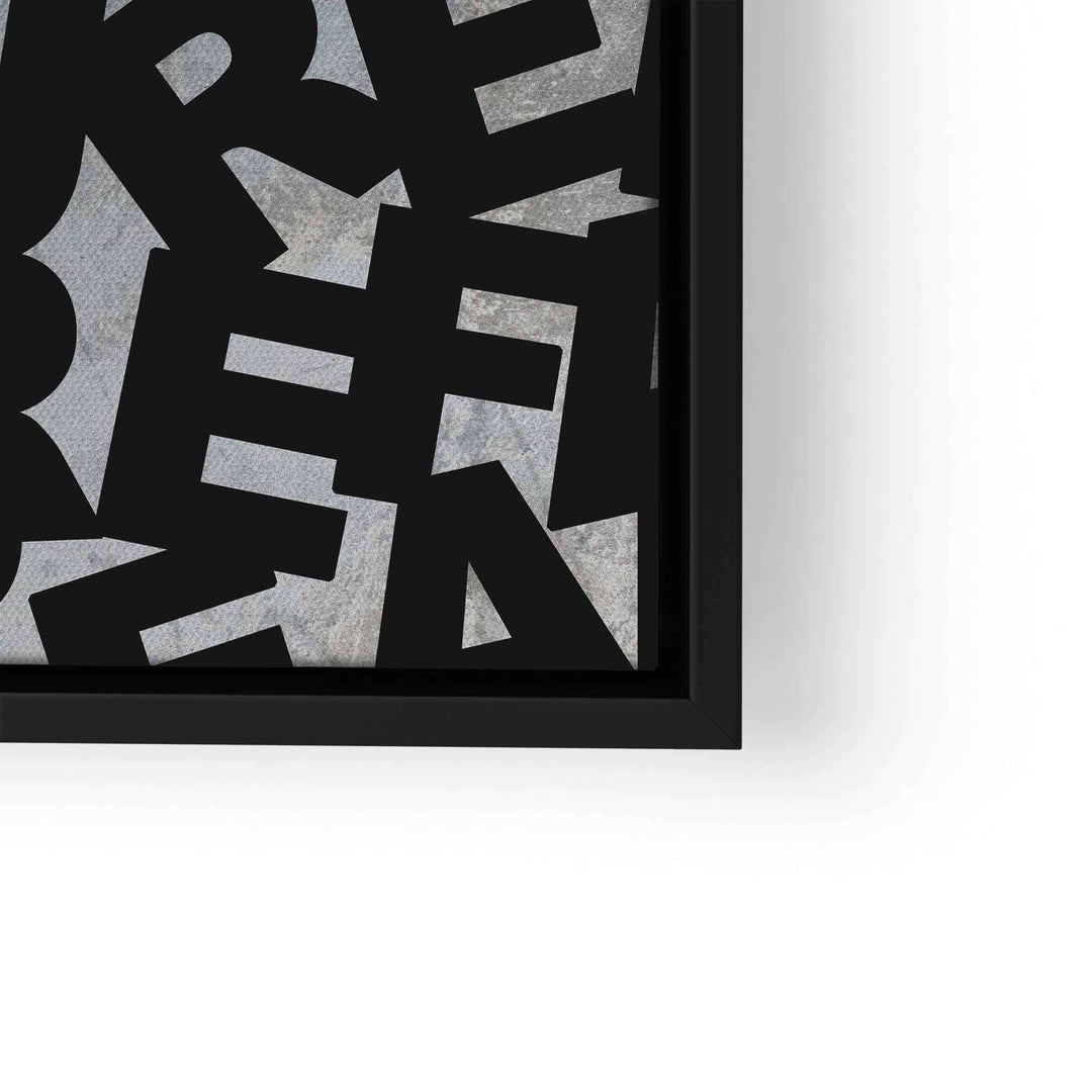 Modernes Wandbild mit abstrakten schwarzen Buchstaben auf strukturierter grauer Oberfläche