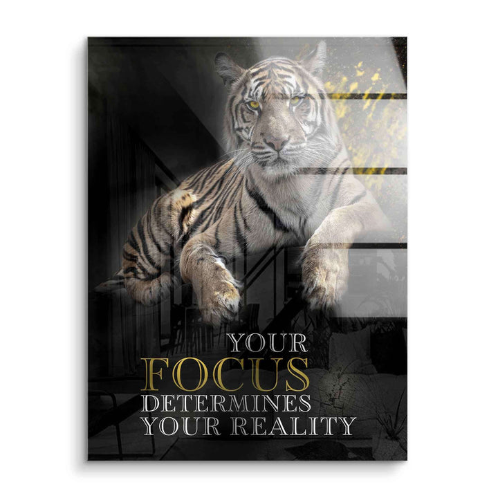Motivationsbild mit Tiger auf Acrylglas und Text 'Your focus determines your reality'