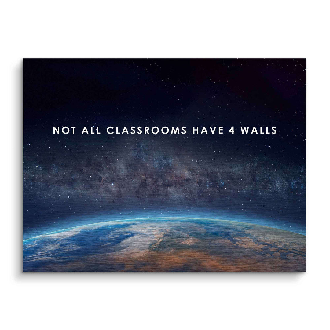 Motivationsbild mit Weltall, Planetenansicht und inspirierendem Spruch für moderne Wanddekoration
