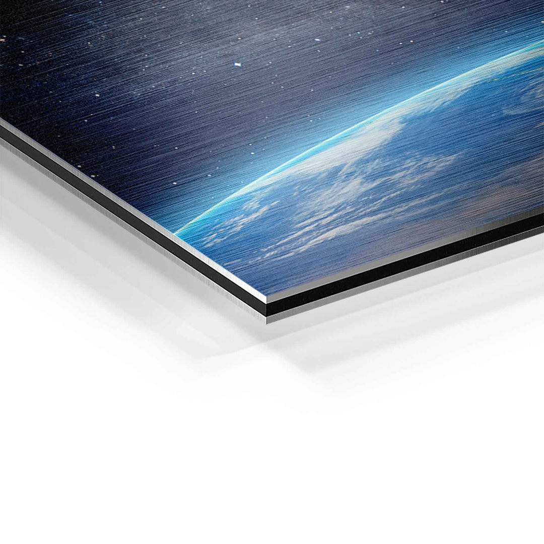 Detailansicht Aluminium Wandbild mit Weltall-Motiv, Erde und Sterne, gebürstete Oberfläche
