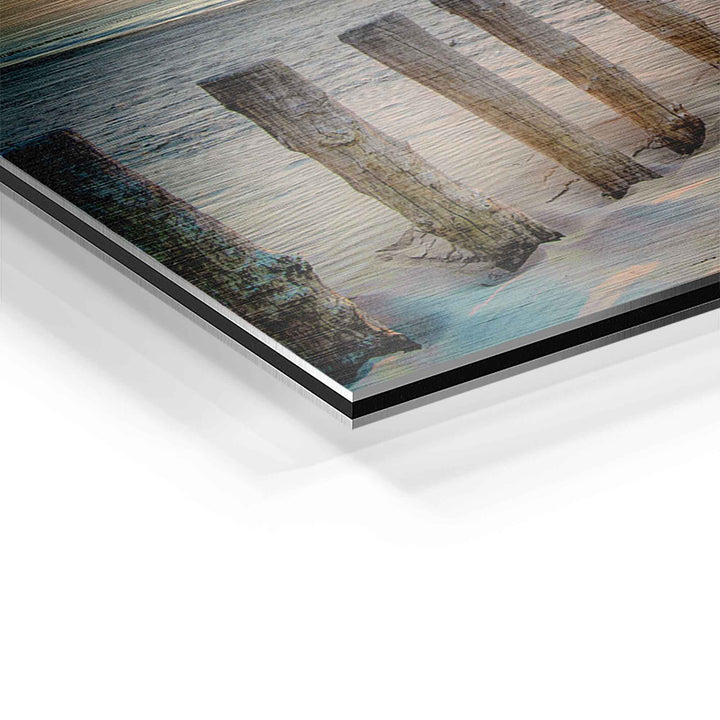 Detailaufnahme Wandbild Steg im Sonnenuntergang am Meer auf Aluminium-Print