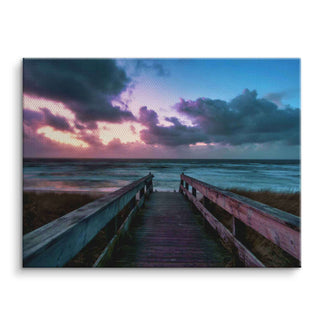 Holzsteg führt ins Meer bei Sonnenuntergang, dramatische Wolken, Natur Leinwandbild