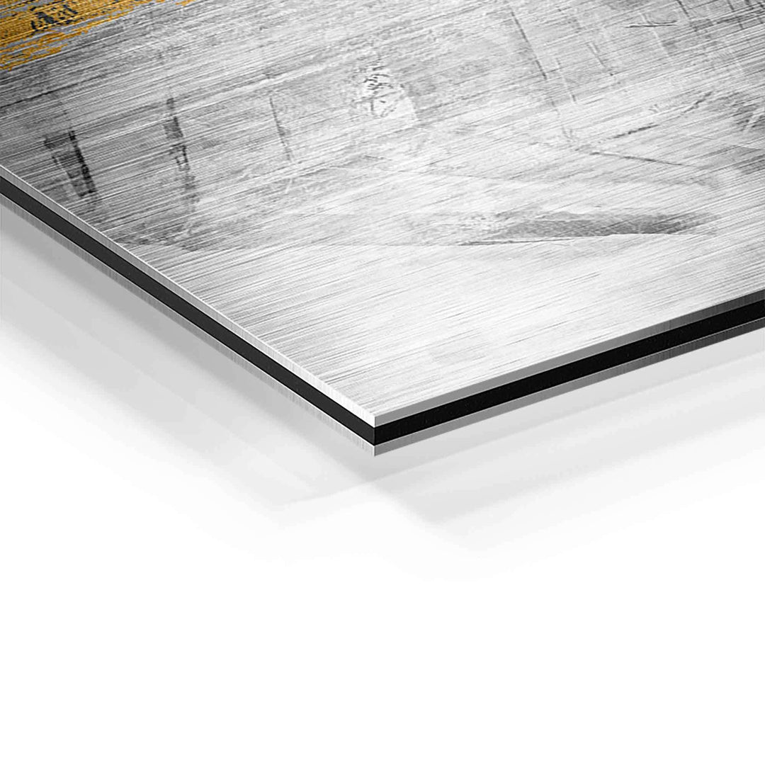 Detailaufnahme abstraktes Wandbild auf Aluminium mit goldenen Mustern und gebürsteter Oberfläche