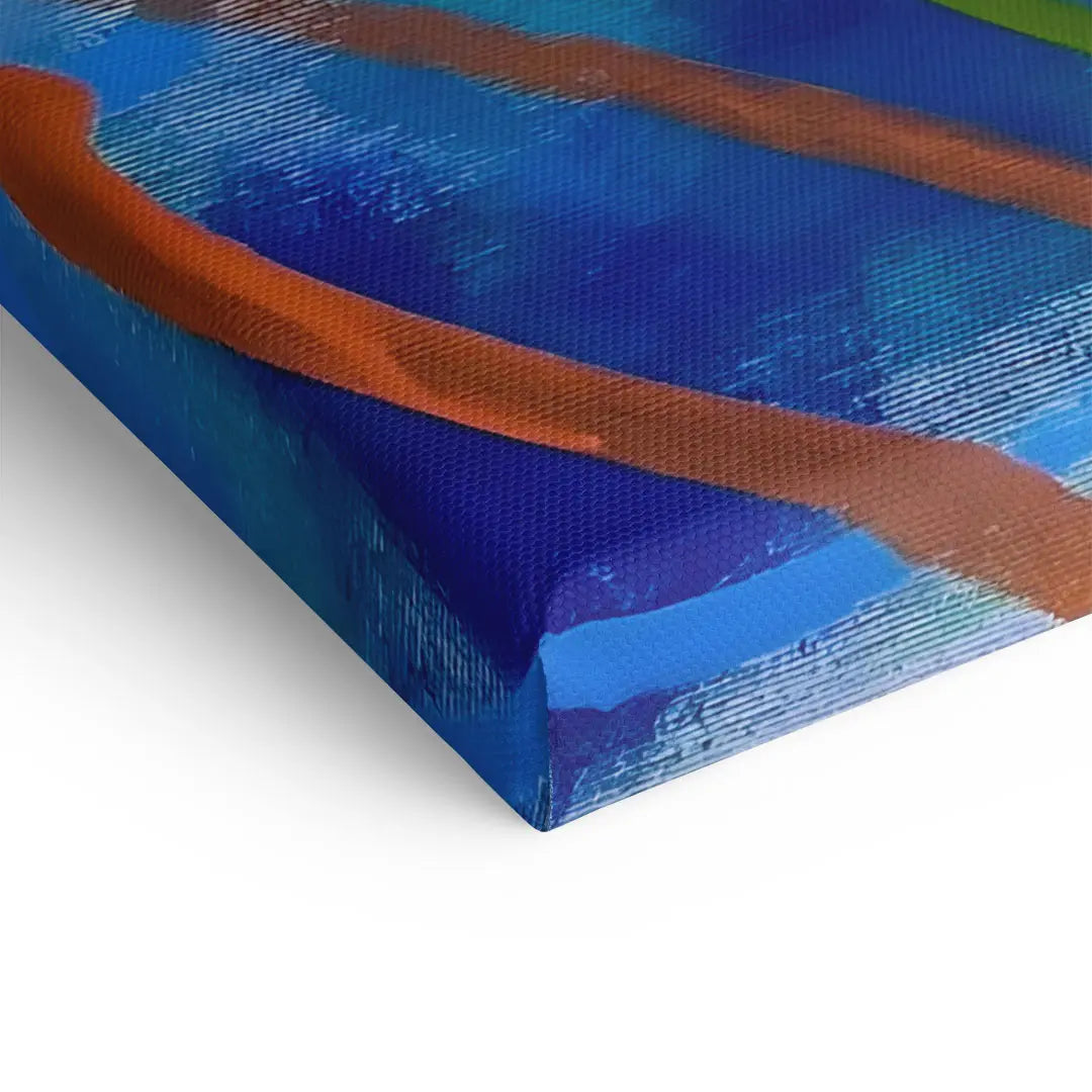 Detailansicht einer Leinwand mit bunten, abstrakten Farbstreifen in Blau und Orange