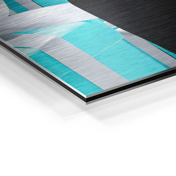Detail eines Wandbilds auf Aluminium mit gebürsteter Oberfläche in Türkis und Silber
