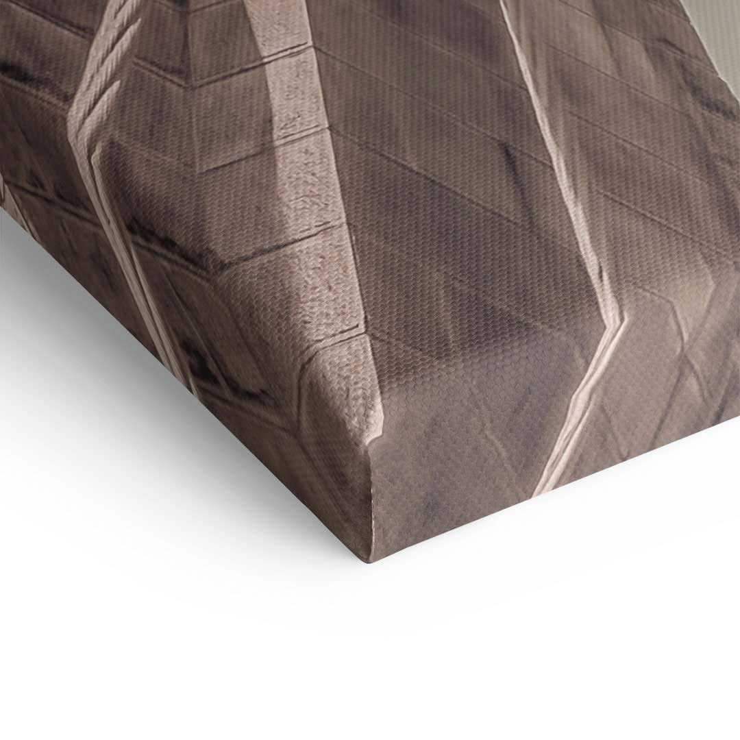Detailaufnahme Leinwandbild mit Brückenmotiv, moderne Wanddeko in Grau-Beige