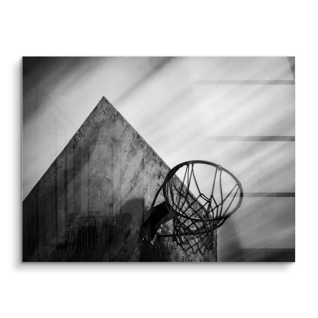 Schwarzweiß Wandbild mit Basketballkorb vor Betonwand, moderne Kunst, Acrylglas Kunstbild