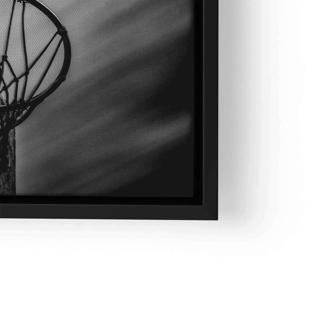 Schwarz-weiß Wandbild mit Basketballkorb auf Betonstruktur, moderner Kunstdruck