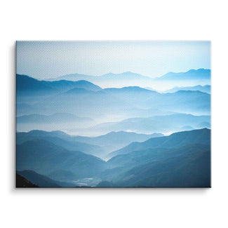 Leinwandbild mit blauen Bergen, Nebel, Himmel und Wolken für moderne Wanddekoration