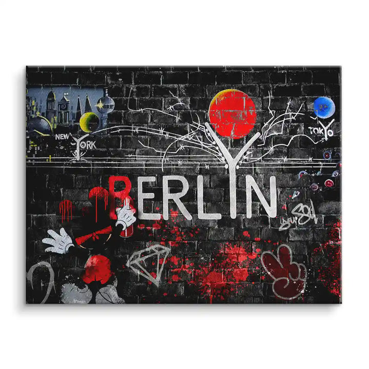 Modernes Wandbild mit Berlin Graffiti, Streetart, Skyline und roten Farbeffekten auf Leinwand