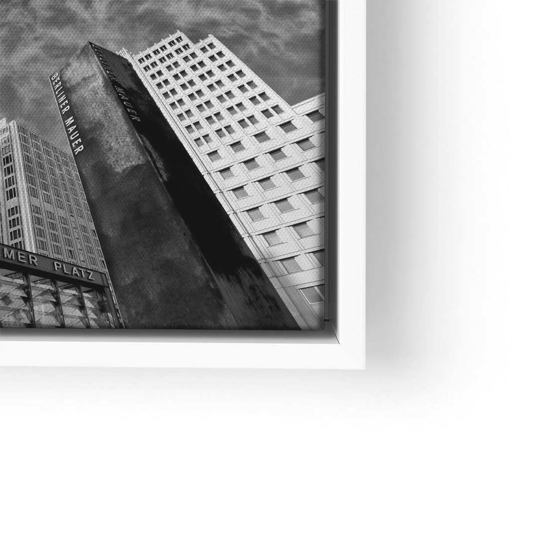 Schwarz-weiß Wandbild mit Berliner Mauer und Hochhäusern am Potsdamer Platz