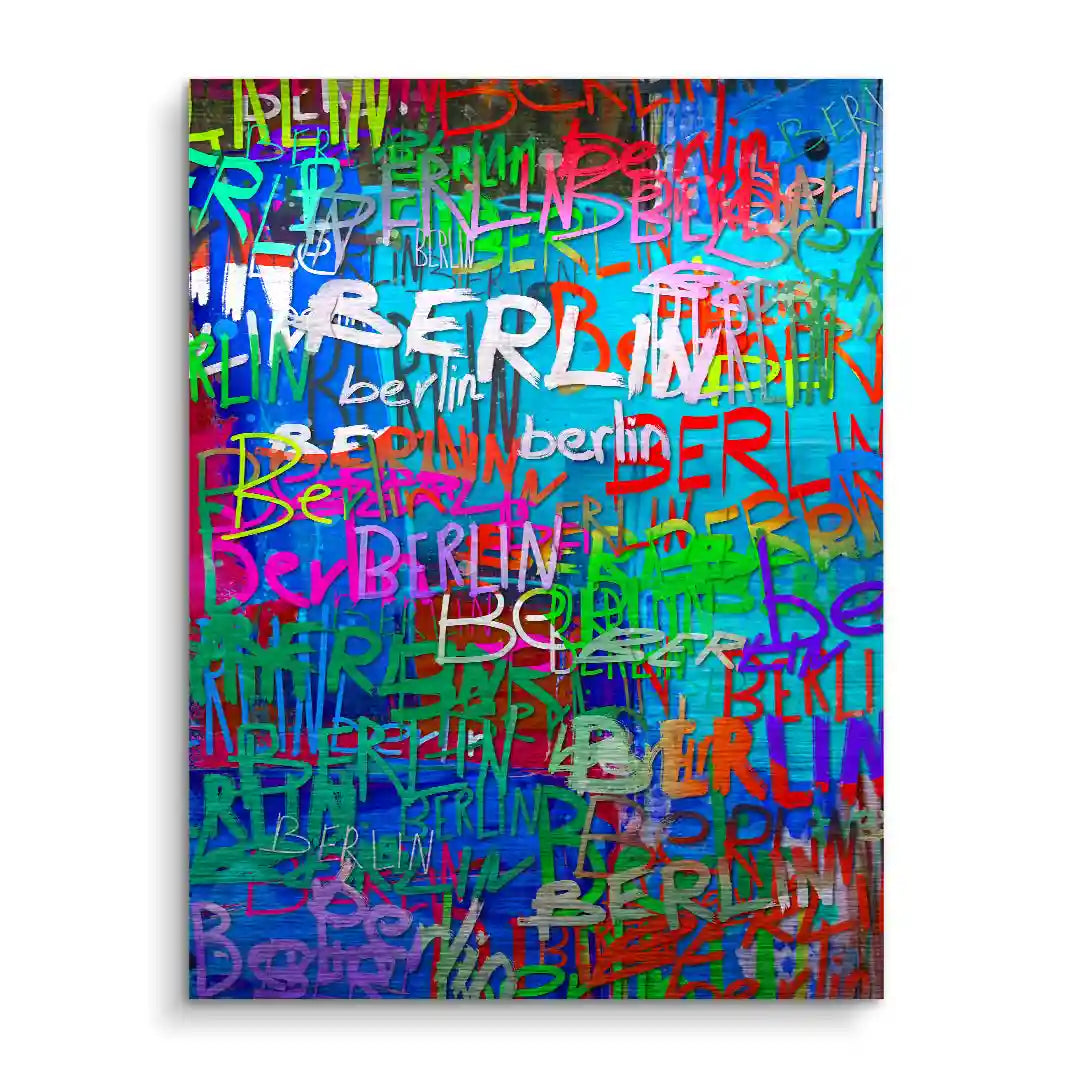 Modernes Wandbild mit buntem Berlin-Graffiti-Schriftzug auf abstraktem Hintergrund