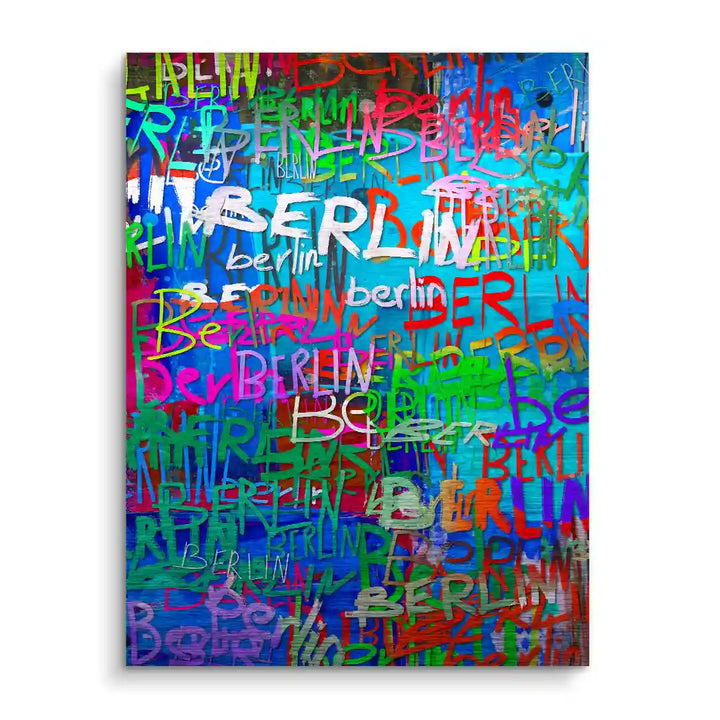 Modernes Wandbild mit buntem Berlin-Graffiti-Schriftzug auf abstraktem Hintergrund