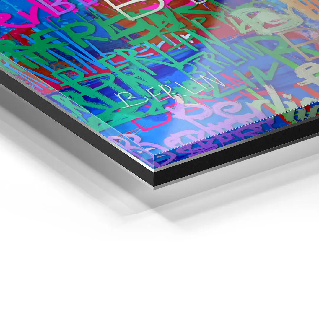 Acrylglas Wandbild Berlin Graffiti Schriftzug bunt, modernes Kunstwerk Detailansicht