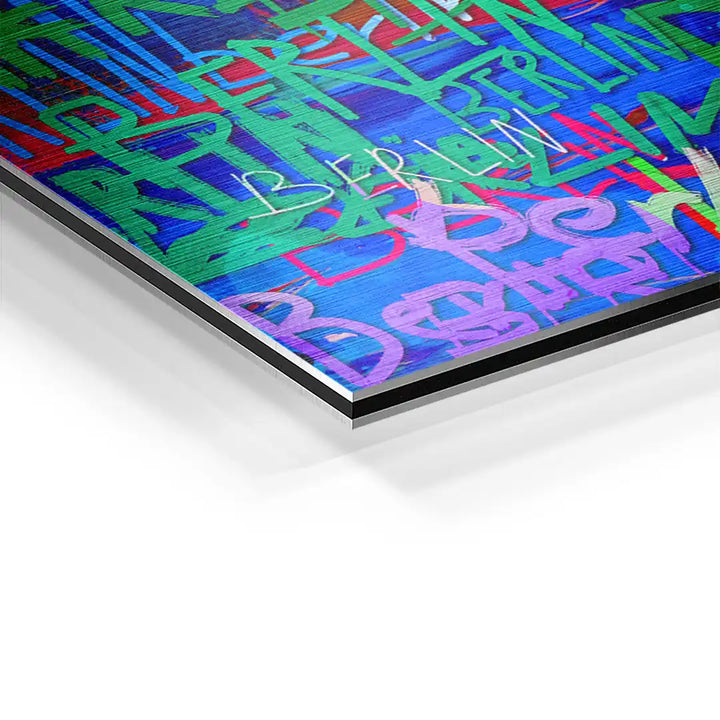 Bunte Wandbild-Detailansicht mit Berlin-Schriftzügen auf Acrylglas, modernes Wandbild