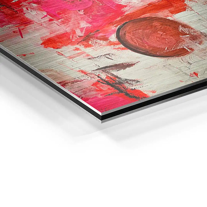 Detail eines modernen abstrakten Wandbilds auf Aluminium mit roten und pinken Pinselstrichen