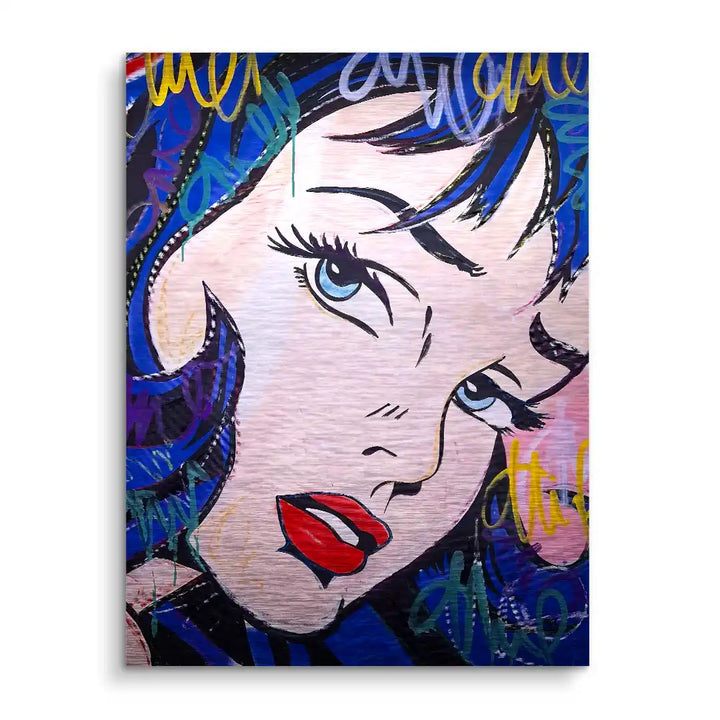 Pop Art Wandbild mit Frauengesicht, blauen Haaren, roten Lippen und Graffiti Elementen