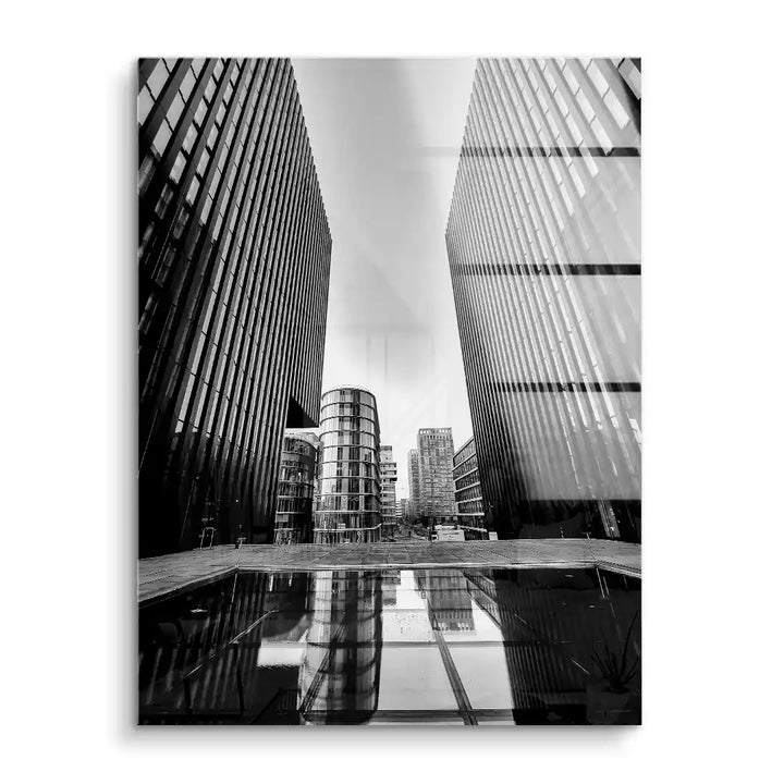 Schwarz-weiß Wandbild moderner Hochhäuser mit Glasfassaden und Spiegelung, urban Architektur