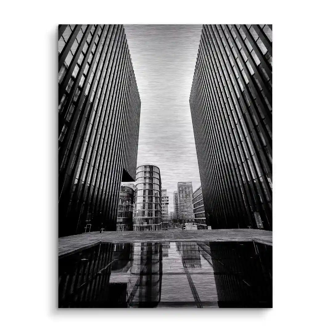 Schwarz-weiß Wandbild moderne Hochhäuser mit Spiegelung, urbanes Architekturmotiv