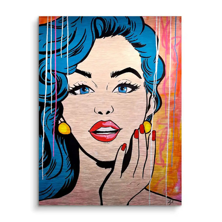 Pop Art Wandbild einer Frau mit blauen Haaren, roten Lippen und gelbem Hintergrund