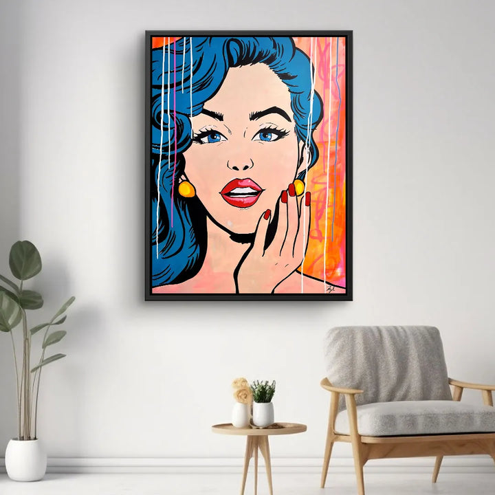 Pop Art Wandbild mit Frau mit blauen Haaren und gelben Ohrringen im modernen Wohnzimmer