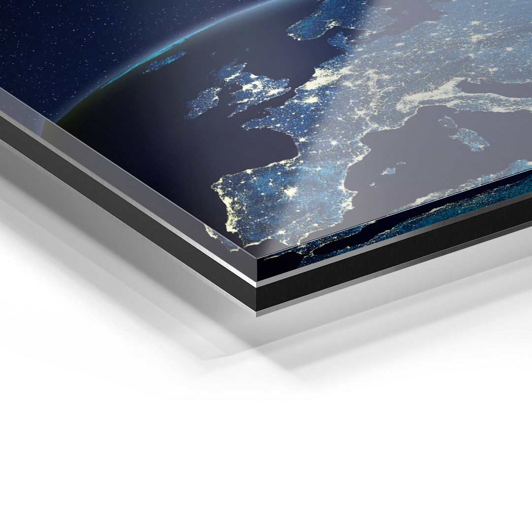 Acrylglas-Wandbild mit Weltkarten-Motiv, Europa aus dem Weltall bei Nacht, Detailansicht