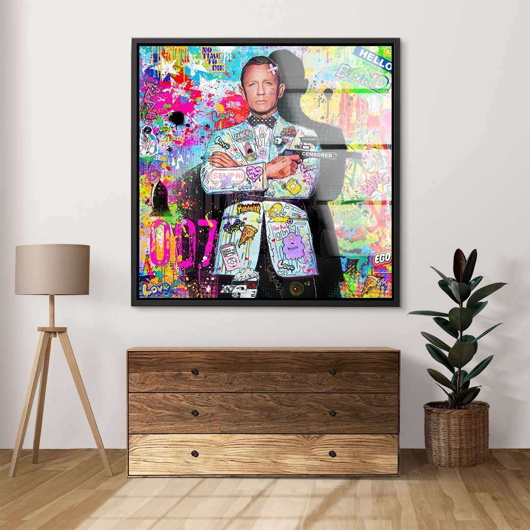 Modernes Wandbild mit Pop Art Motiv, bunter Graffiti-Hintergrund, stilvoll eingerichtetes Zimmer