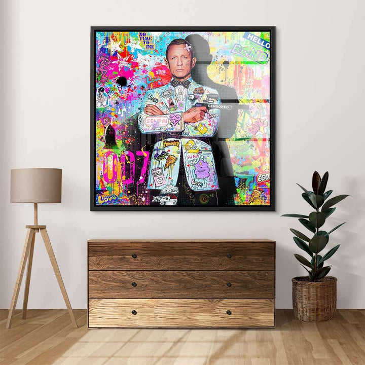 Modernes Wandbild mit Pop Art Motiv, bunter Graffiti-Hintergrund, stilvoll eingerichtetes Zimmer