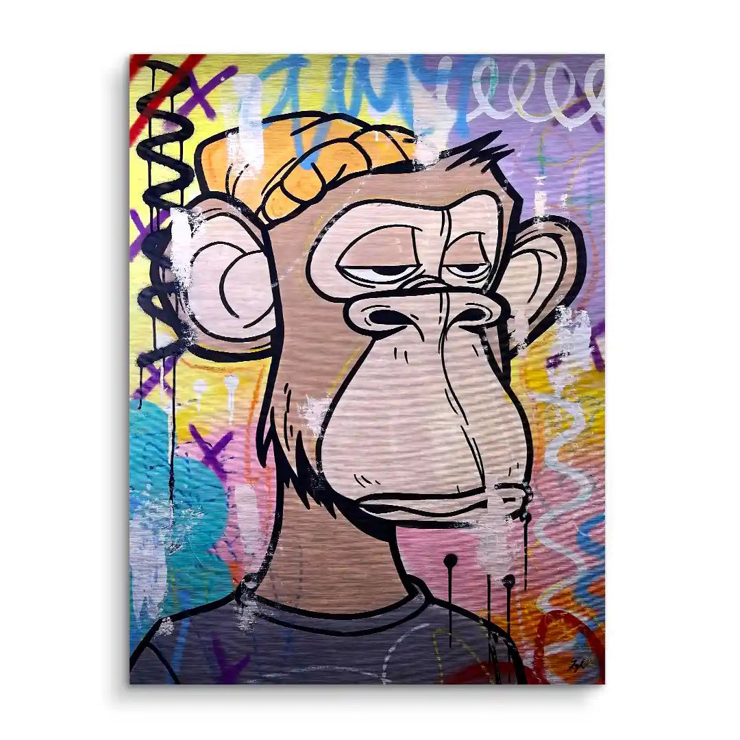 Buntes Wandbild mit Comic-Affe im Pop Art Stil vor Graffiti-Hintergrund, moderne Kunst